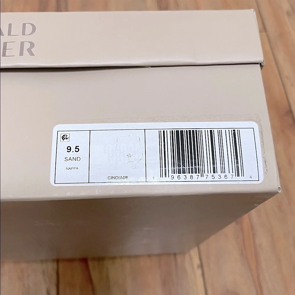 NIB DONALD PLINER Cindia Leather Bootie in Sand